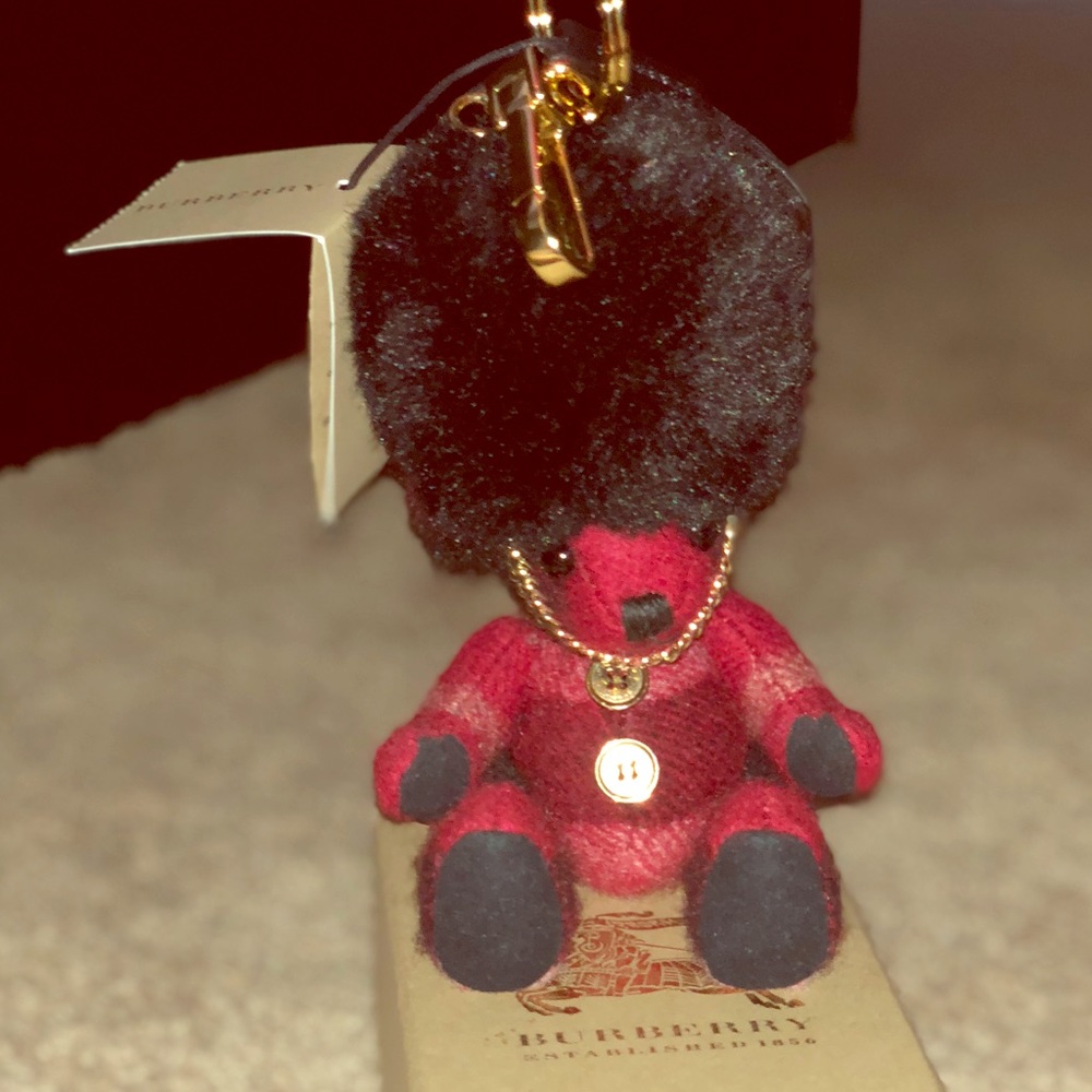 BURBERRY GUARDING THOMAS KEY CHARM